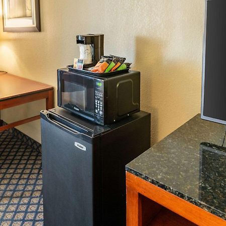 Quality Inn & Suites Seville Luaran gambar