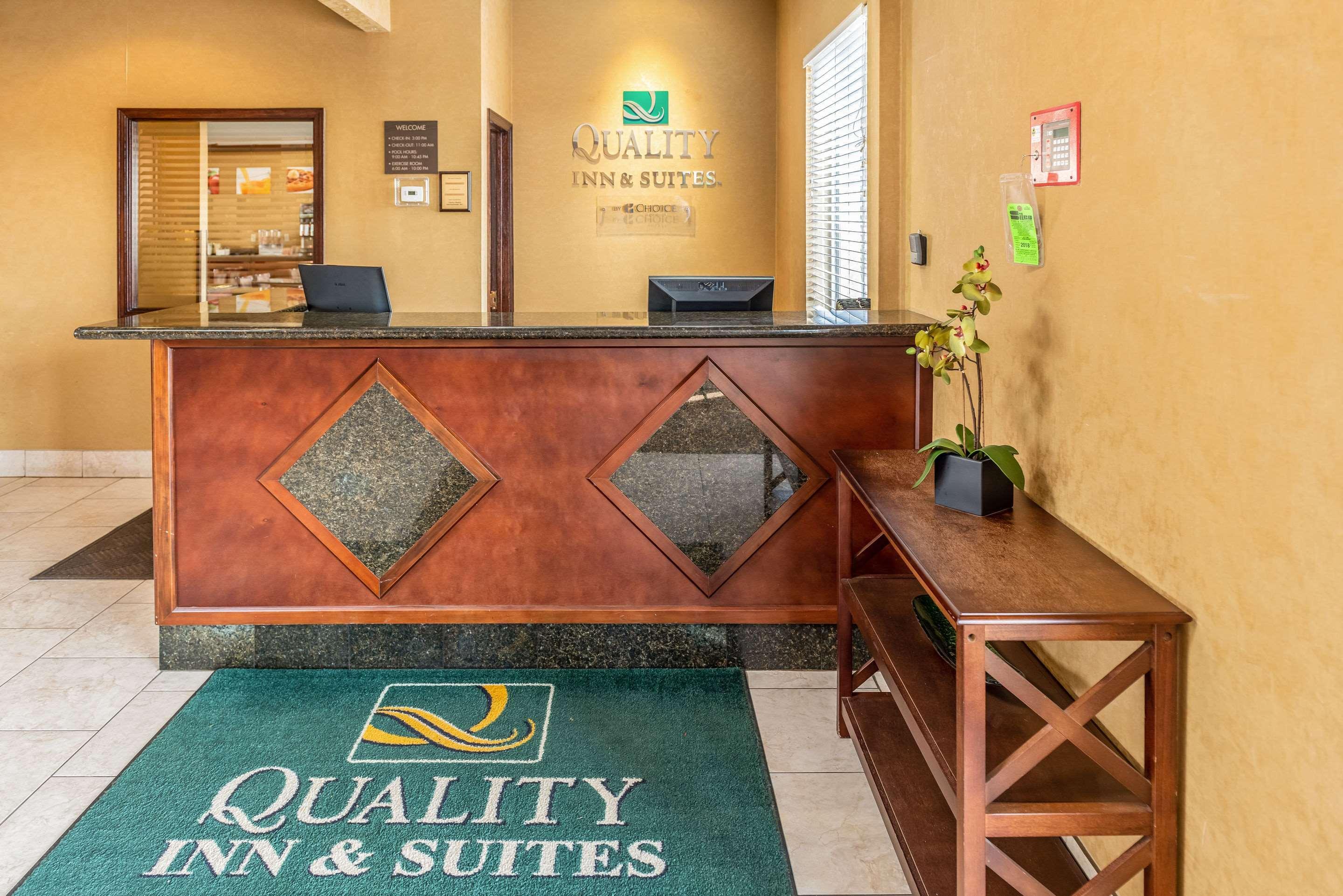Quality Inn & Suites Seville Luaran gambar
