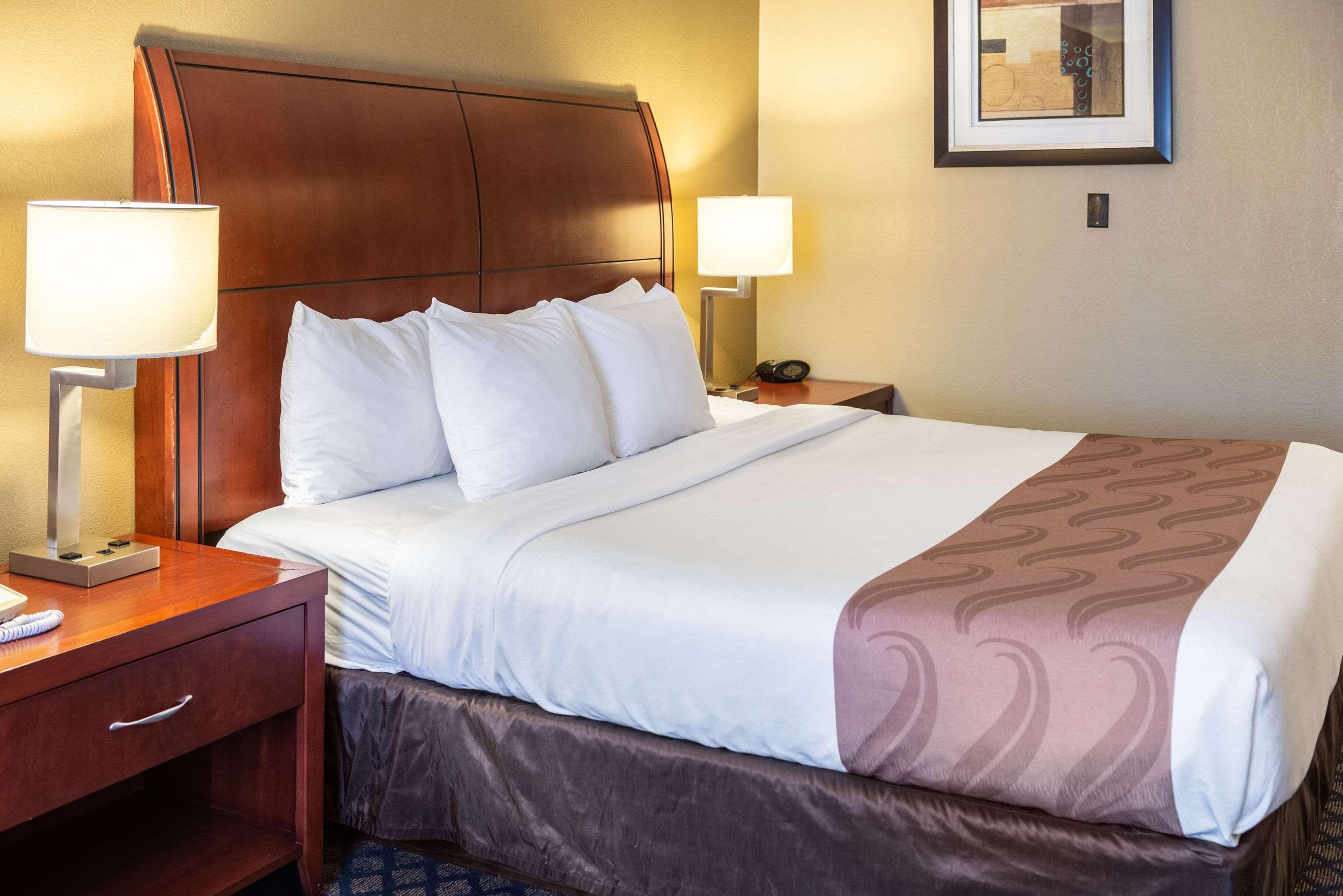 Quality Inn & Suites Seville Luaran gambar