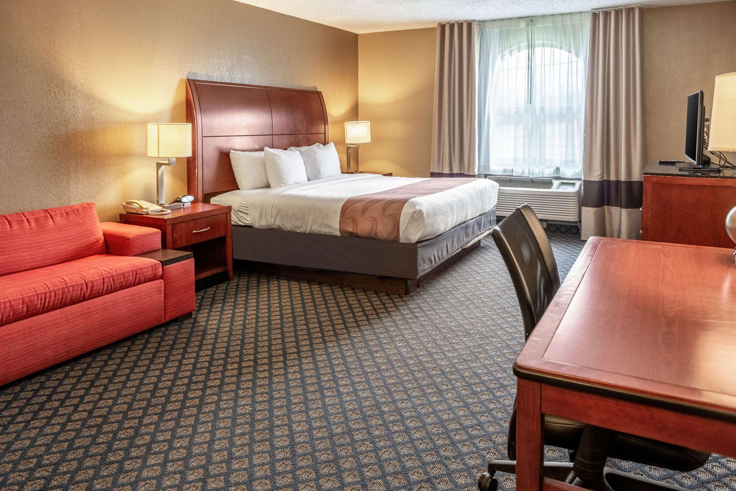 Quality Inn & Suites Seville Luaran gambar