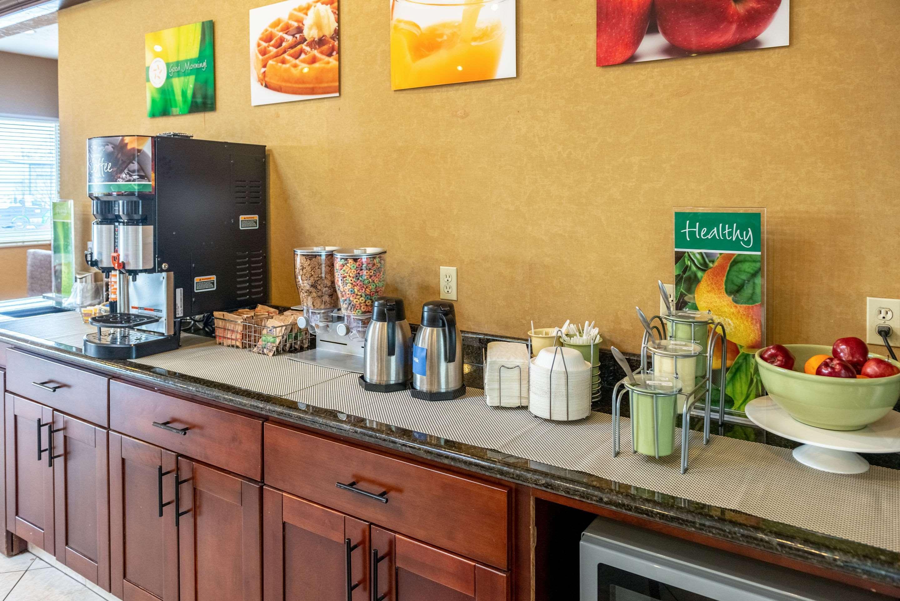 Quality Inn & Suites Seville Luaran gambar