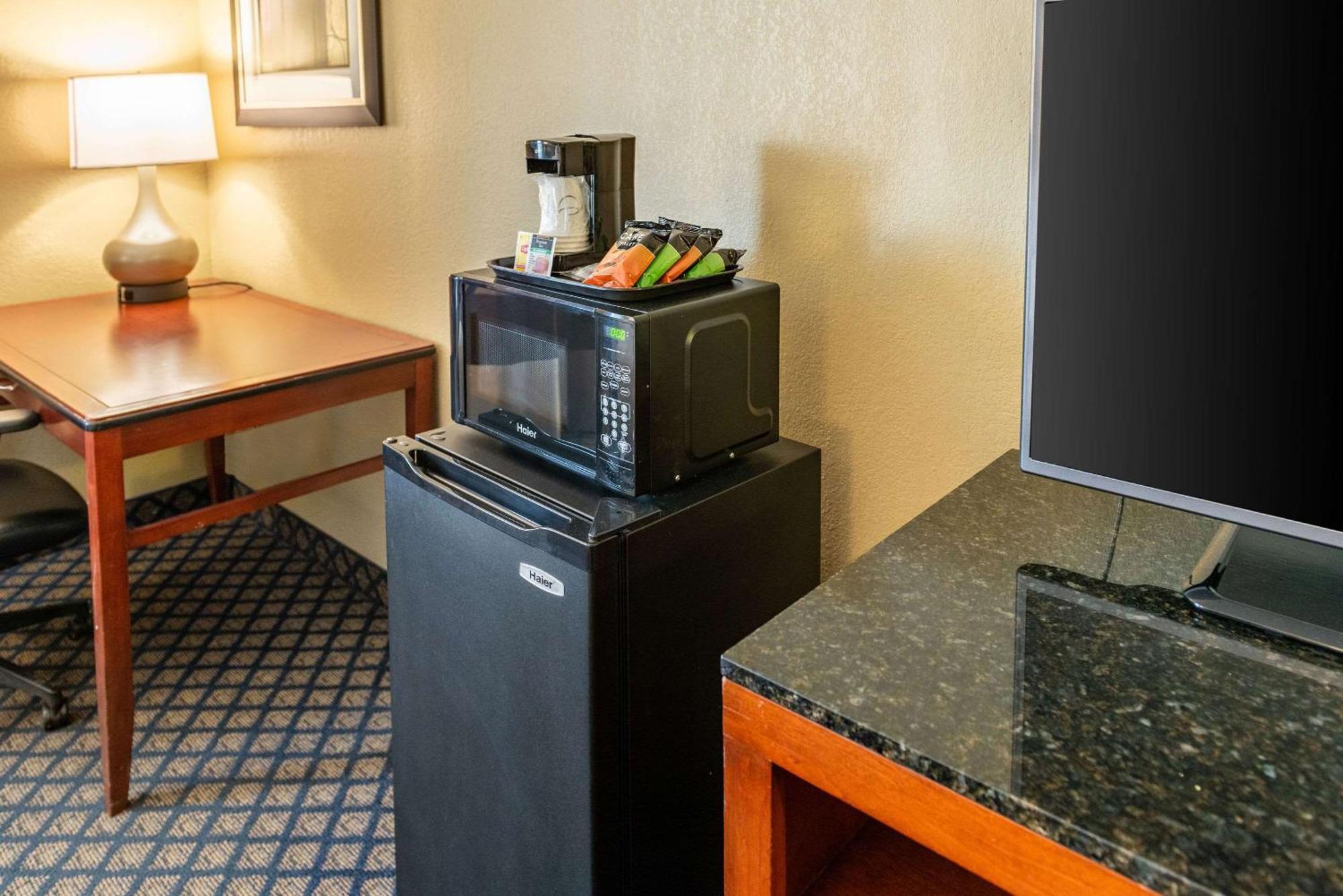 Quality Inn & Suites Seville Luaran gambar