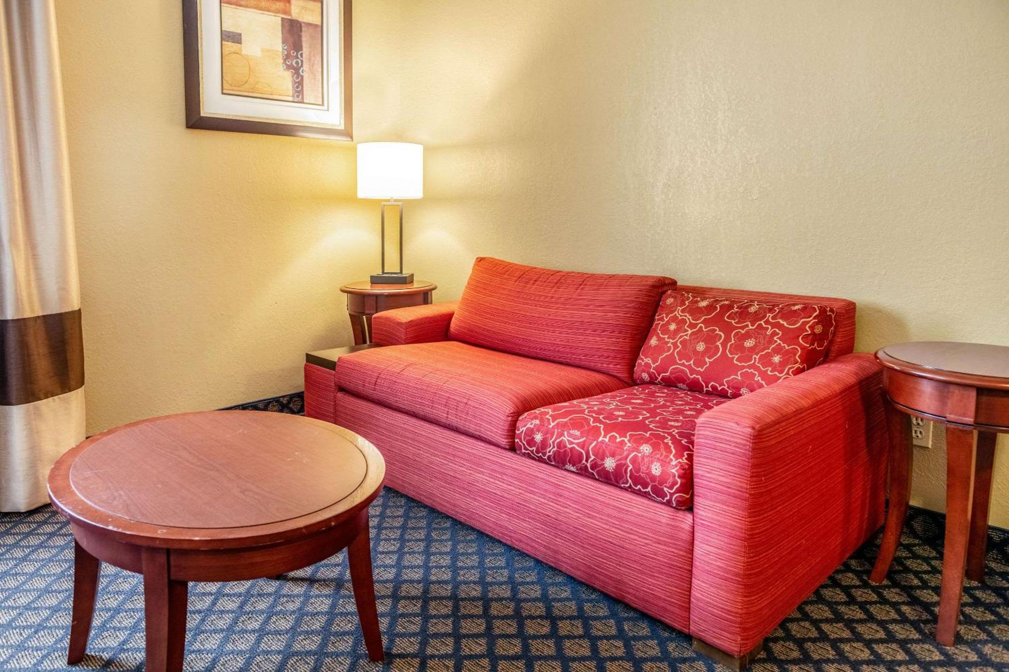 Quality Inn & Suites Seville Luaran gambar