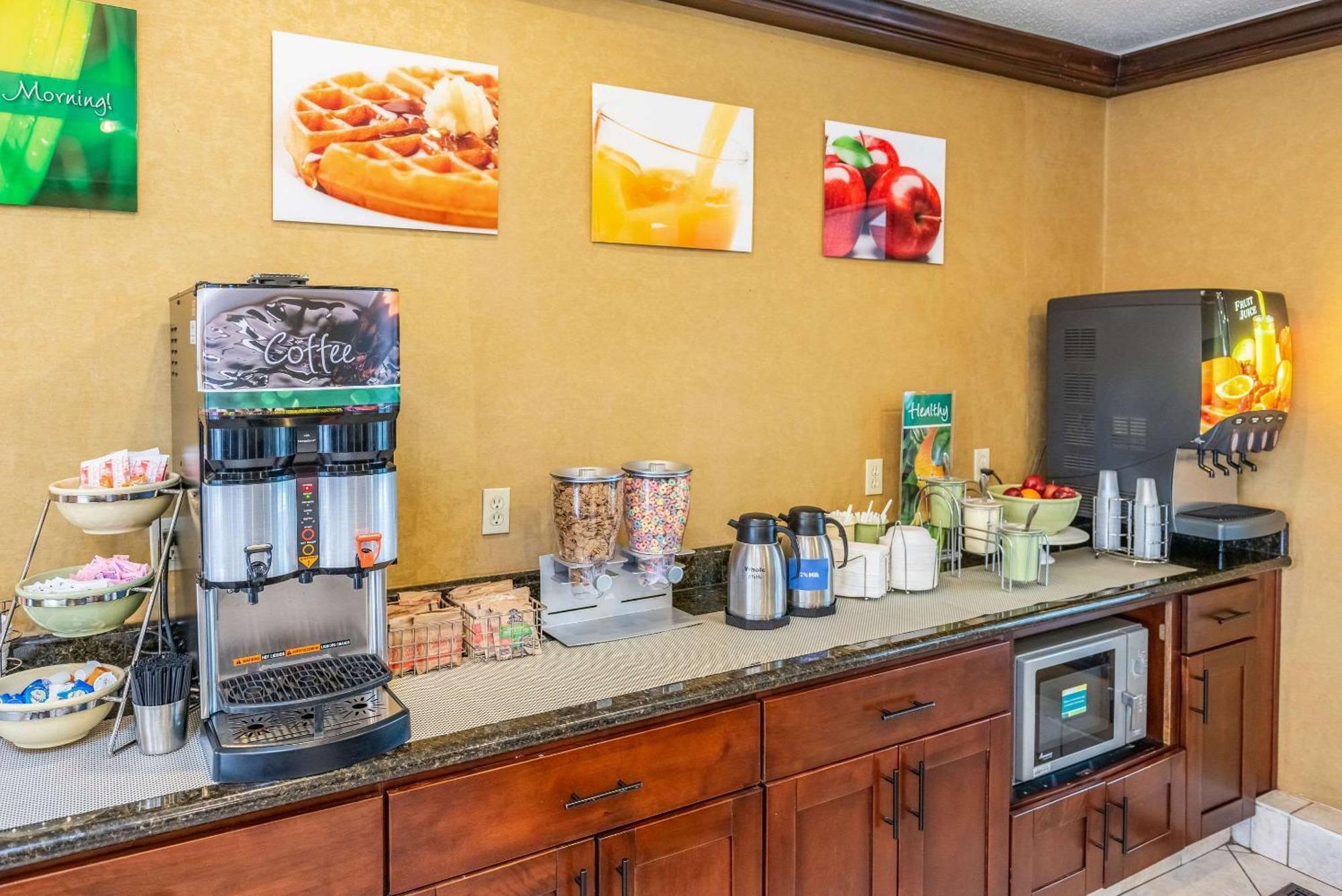 Quality Inn & Suites Seville Luaran gambar