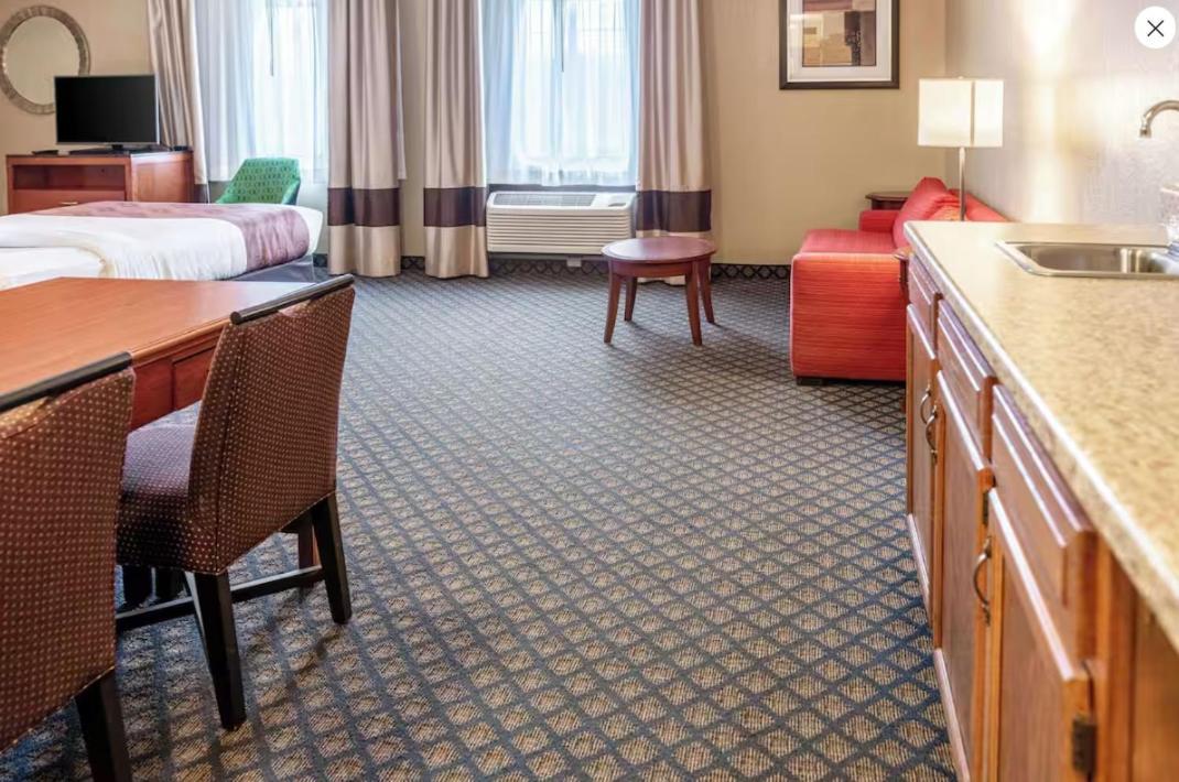 Quality Inn & Suites Seville Luaran gambar