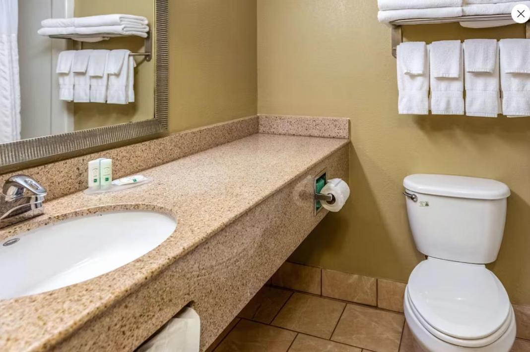 Quality Inn & Suites Seville Luaran gambar