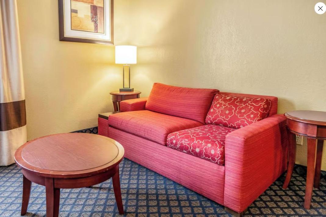 Quality Inn & Suites Seville Luaran gambar